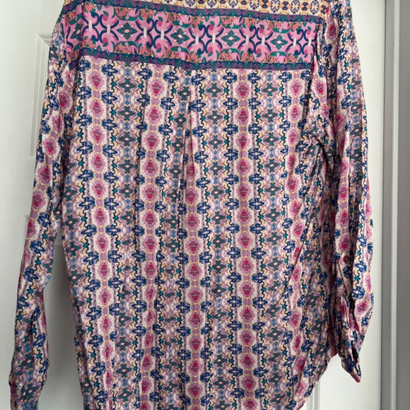 Feather light Multi Colored Blouse - Picture 3 of 3